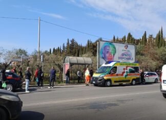 Po priste autobusin në trotuar, përplaset nga një mjet dhe humb jetën shqiptarja në Itali