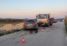 Aksident në Fier, “Audi” përplaset me kamionçinën, tre të plagosur