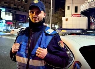 Ky është polici hero që shpëtoi gruan nga vetëmbytja në lumë