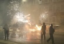 Protesta e opozitës, gjykata liron 15 të arrestuarit dhe vendos “detyrim paraqitjeje”