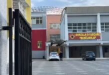 Vidhet shkolla. Hajdutët marrin kompiutera, dokumente dhe pajisje elektronike