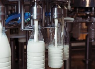 Nga 1 Maji shtrenjtohet plastika, përpunuesit e qumështit paralajmërojnë rritje kostosh për bulmetin