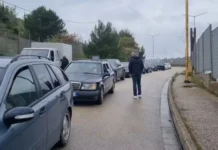 Radhë të gjata në Kakavijë pas problemeve teknike të palës greke