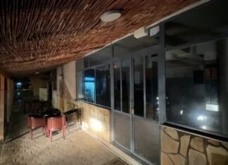 Sherr para lokalit, plagoset me thikë 17-vjeçari