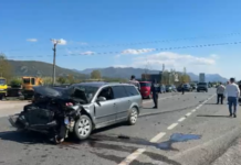Përplasen dy automjete pranë Treshit, një i plagosur