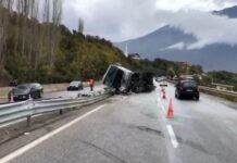 Aksident i rëndë në Rrugën e Kombit/ Një person humb jetën, tre të tjerë të plagosur!