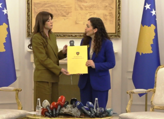 Dorëzoi sot mandatin e saj si Presidente e Kosovës/ Reagon Vjosa Osmani: Sfidat nuk vijnë nga jashtë