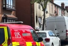 E rëndë në Angli, dy fëmijë të vegjël humbin jetën nga zjarri në shtëpi