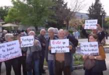 U shembi HEC Banjë shtëpitë, banorët e Kodër Zgjup në Gramsh protestojnë për dëmshpërblime