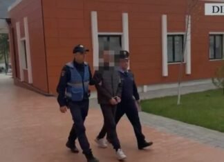 U shiste drogë adoleshentëve pranë shkollave, arrestohet 22-vjeçari