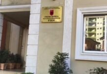 Shpërdoronte detyrën dhe përdorte të miturin për shitje droge, Prokuroria dërgon për gjykim punonjësin e policisë