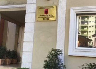 Shpërdoronte detyrën dhe përdorte të miturin për shitje droge, Prokuroria dërgon për gjykim punonjësin e policisë