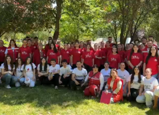 Gjimnazistët e Elbasan në garë për jetën: shkëlqejnë në konkursin e ndihmës së parë