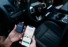 Burri në Elbasan dyshon se i kanë vendosur pajisje përgjimi në automjet. Denoncon në polici, nis hetimi