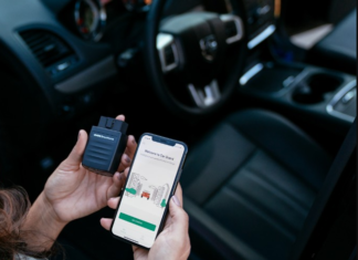 Burri në Elbasan dyshon se i kanë vendosur pajisje përgjimi në automjet. Denoncon në polici, nis hetimi