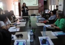 Raporti: Gratë dominojnë administratën në Shqipëri