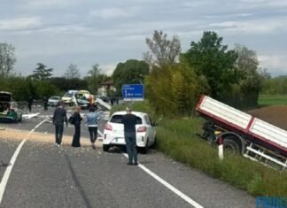 Aksident i rëndë në Itali, ndërron jetë shoferi italian, plagoset rëndë shqiptari