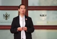 Persona pranë shkollave, Kumbaro: Jemi në kontakt të vazhdueshëm me policinë