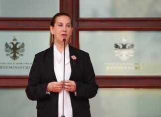 Persona pranë shkollave, Kumbaro: Jemi në kontakt të vazhdueshëm me policinë