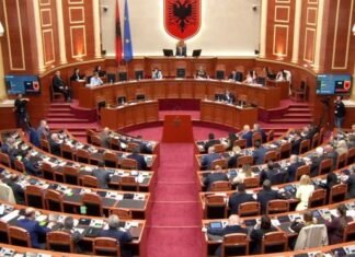 Seanca maratonë/ Kuvendi rrëzon ngritjen e komisionit hetimor për ARRSH-në dhe AKSHI-n