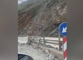 Rrugët e Librazhdit nuk gjejnë qetësi me rrugët/ Rrëshqitje dherash, shkak punimet për Korridorin e “VIII”!