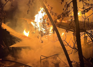 Zjarri shkrumbon një bujtinë në Librazhd
