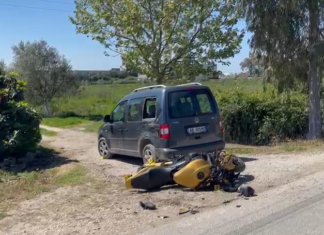 Motoçikleta përplaset me një automjet, humb jetën shoferi