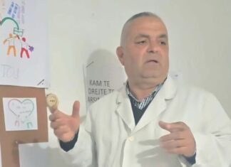 8 kilometra rrugë në këmbë për të arsimuar vetëm 2 nxënës, familjarët: Ishte i përkushtuar