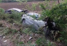 Përplasen dy automjete, lëndohen tre persona