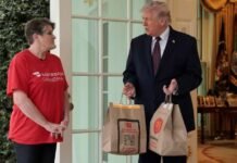 Trump i jep bakshish 100 dollarë korrieres që i solli ushqimin në Shtëpinë e Bardhë