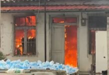 Zjarr në një bansë të vjetër afër ‘1 majit’ në Elbasan