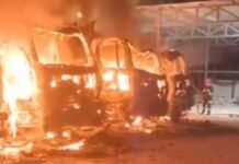 Digjen gjatë natës katër betoniere në Dukat, dyshohet për zjarrvënie të qëllimshme
