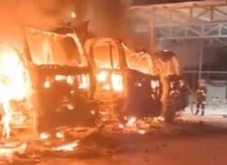 Digjen gjatë natës katër betoniere në Dukat, dyshohet për zjarrvënie të qëllimshme