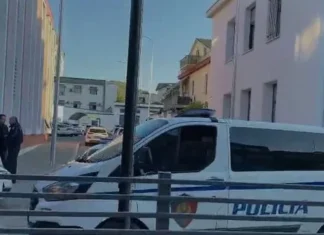 Sherr për një vend parkimi, goditet me thikë 55-vjeçari (EMRAT)