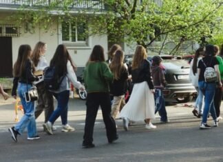 Vajzat shqiptare po ikin drejt qyteteve, periferia mbetet pa “nuse”/ Raporti i INSTAT: Pavarësia ekonomike dhe arsimimi nxisin migrimin masiv të grave drejt Tiranës