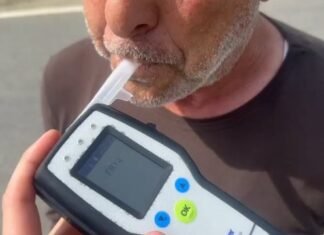 Shoferi i dehur me 13 nxënës në furgon ndalohet nga policia në aksin Belsh-Gjolene