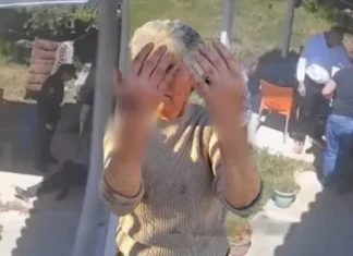 VIDEO-SKANDAL/ Konflikt për pronën në Golem, e moshuara dh*unohet me grushta e shkelma nga biznesmenë dhe efektivë policie