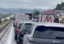 Bllokohet autostrada Tiranë-Elbasan prej më shumë se dy orësh, regjistrohen radhë kilometrike mjetesh