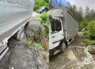 Rrëshqitjet e dherave bllokojnë plotësisht aksin Gramsh-Kukur, kamioni rrezikon të bjerë në humnerë