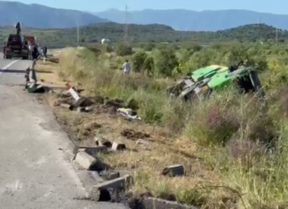 Aksident në seri, tre automjete përplasen me njëra-tjetrën