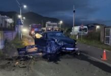 Aksident në rrugën e vjetër Lezhë–Milot, plagosen tre persona, makina bëhet copash