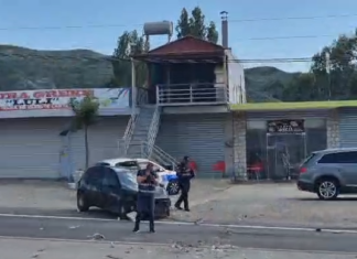 Kamioni përplaset me autoveturën në aksin Elbasan-Peqin, tre të plagosur
