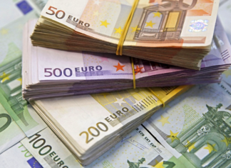 Euro e mbyll javën në rënie, arrin minimum të ri historik