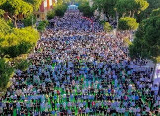 Sot Kurban Bajrami, mijëra besimtarë myslimanë falin namazin kudo në Shqipëri