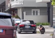 U dyshua për eksploziv, pajisja e vendosur në gomën e makinës ishte GPS