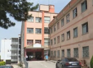 Ngacmoi seksualisht pacienten 21 vjeçe që shkoi të operohej për apandesit, arrestohet kirurgu 72 vjeç i Spitalit të Korçës