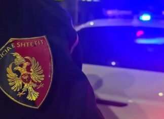 Plagoset me armë një polic jashtë detyrës në Shkozë