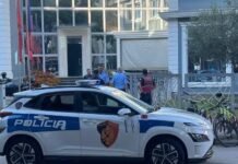 Bie zjarr në ambientet e godinës së Drejtorisë së Policisë në Tiranë
