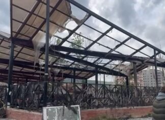 Digjet tregu i fruta-perimeve në Lushnje, mbi 50 tregtarë pësojnë dëme të mëdha