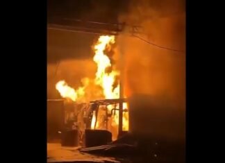 Zjarr në një repart të përpunimit të baterive në Elbasan, dyshohet për rrjedhje gazi